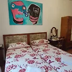 Pensión Tou Li *