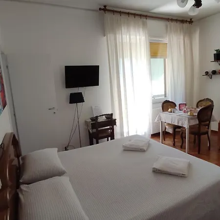 Tou Li Oda ve Kahvaltı San Martino (Savona)
